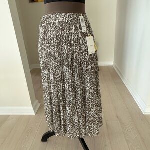 Aritzia Wilfred New Twirl Midi Skirt with tags